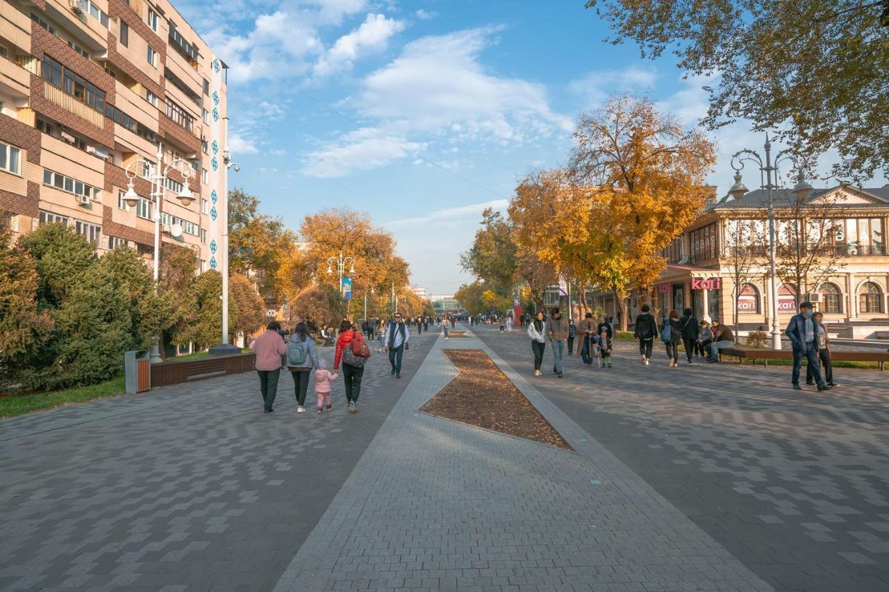 Nadezhda Apartment On Nauryzbay Batyra 37/1 Alma-Ata Buitenkant foto