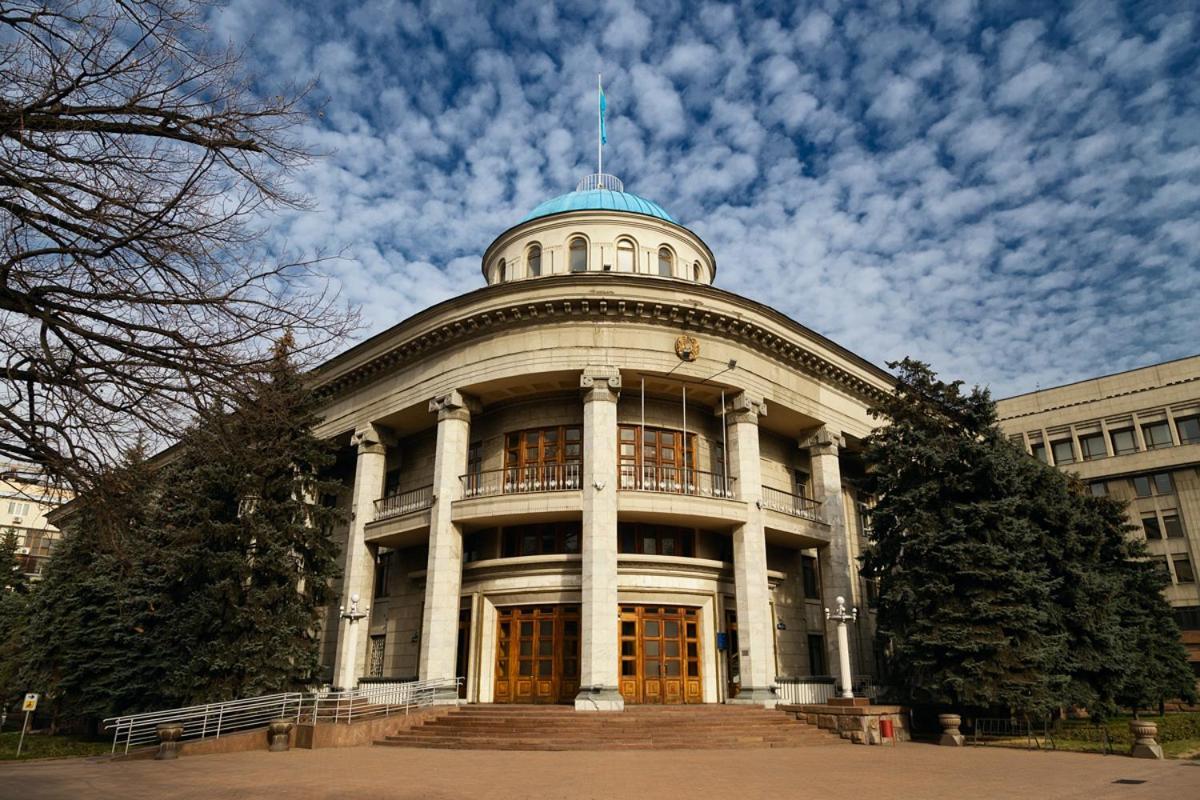 Nadezhda Apartment On Nauryzbay Batyra 37/1 Alma-Ata Buitenkant foto