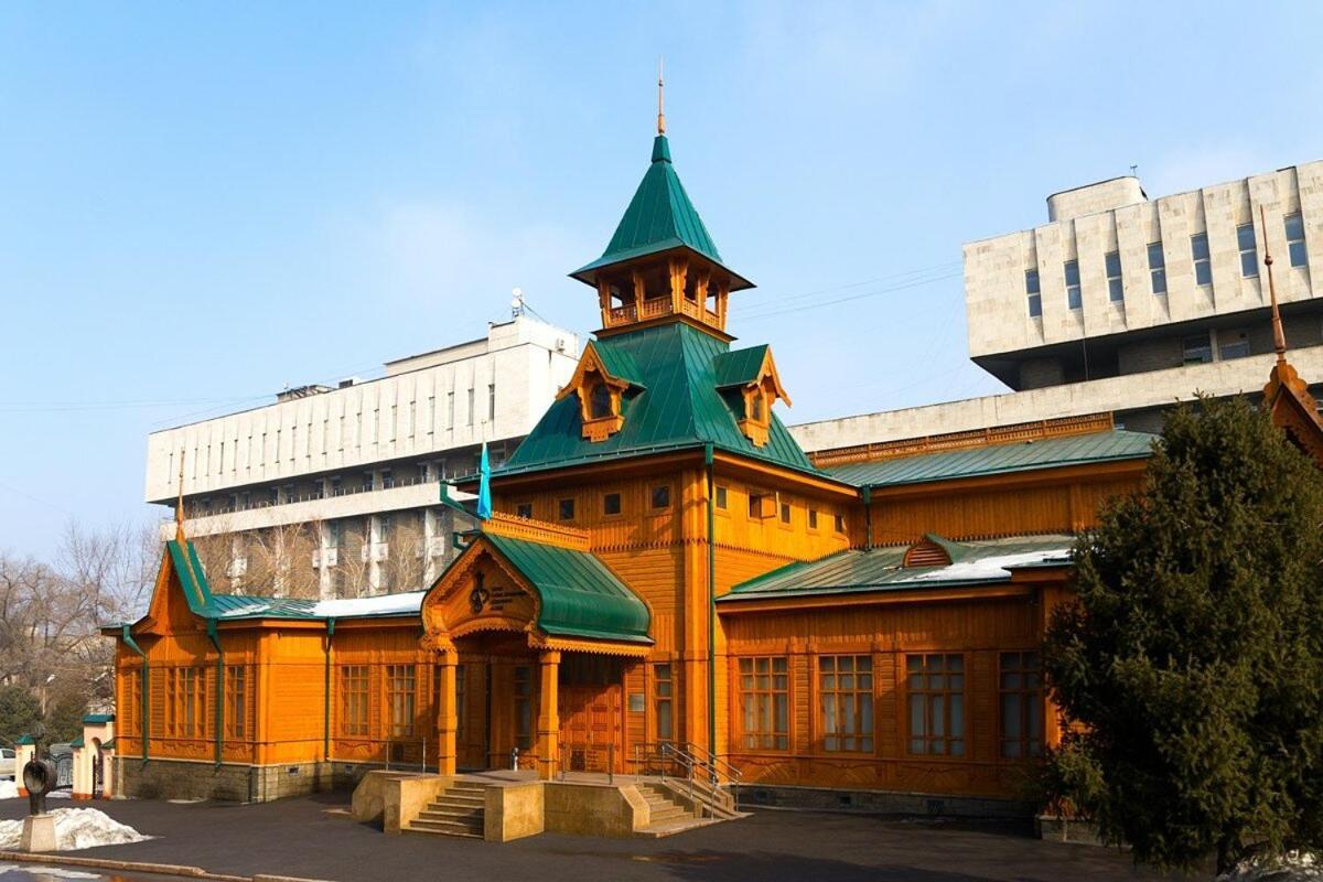 Nadezhda Apartment On Nauryzbay Batyra 37/1 Alma-Ata Buitenkant foto